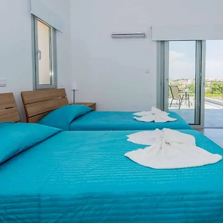 Michaela Vine Villa Peyia