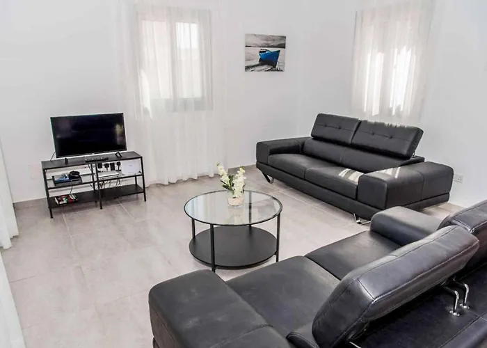 Michaela Vine Pegeia