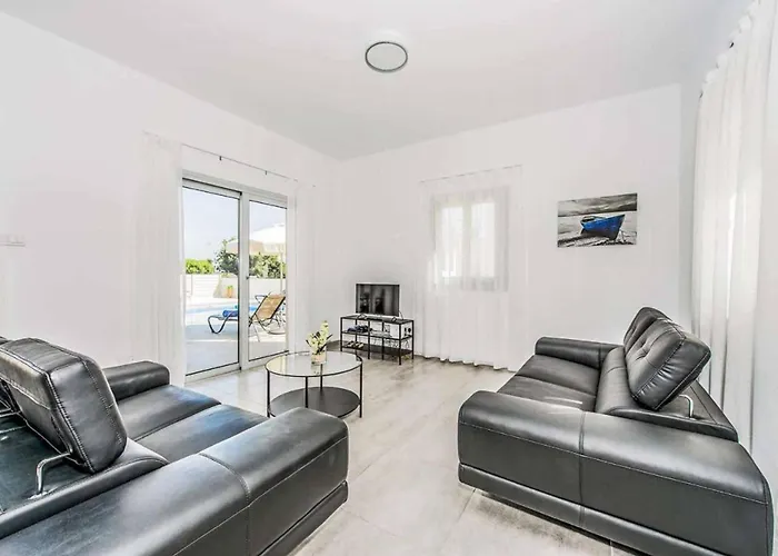 Michaela Vine * Pegeia